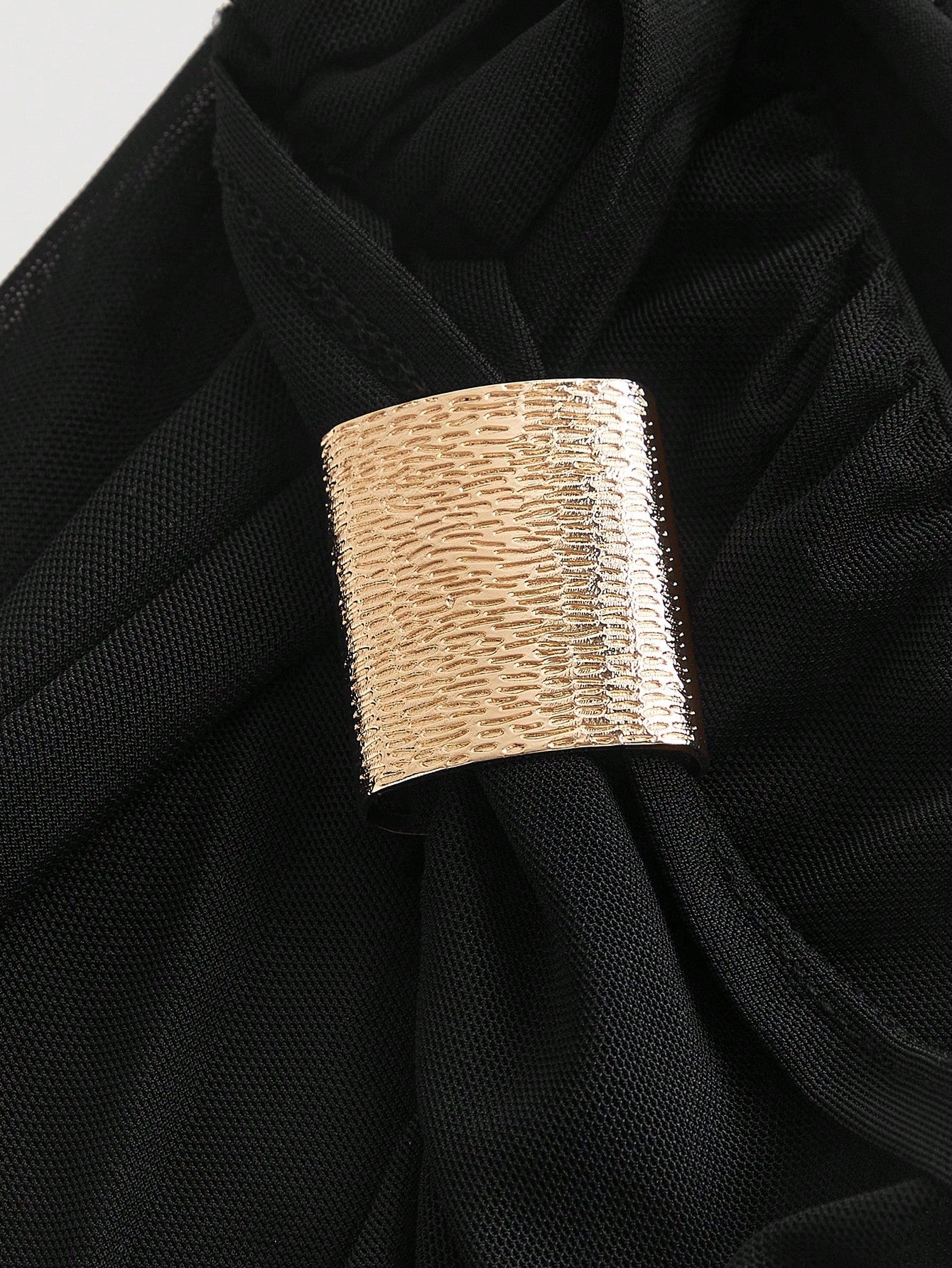 Vestido Midi de Decote Único e Detalhe Drapeado