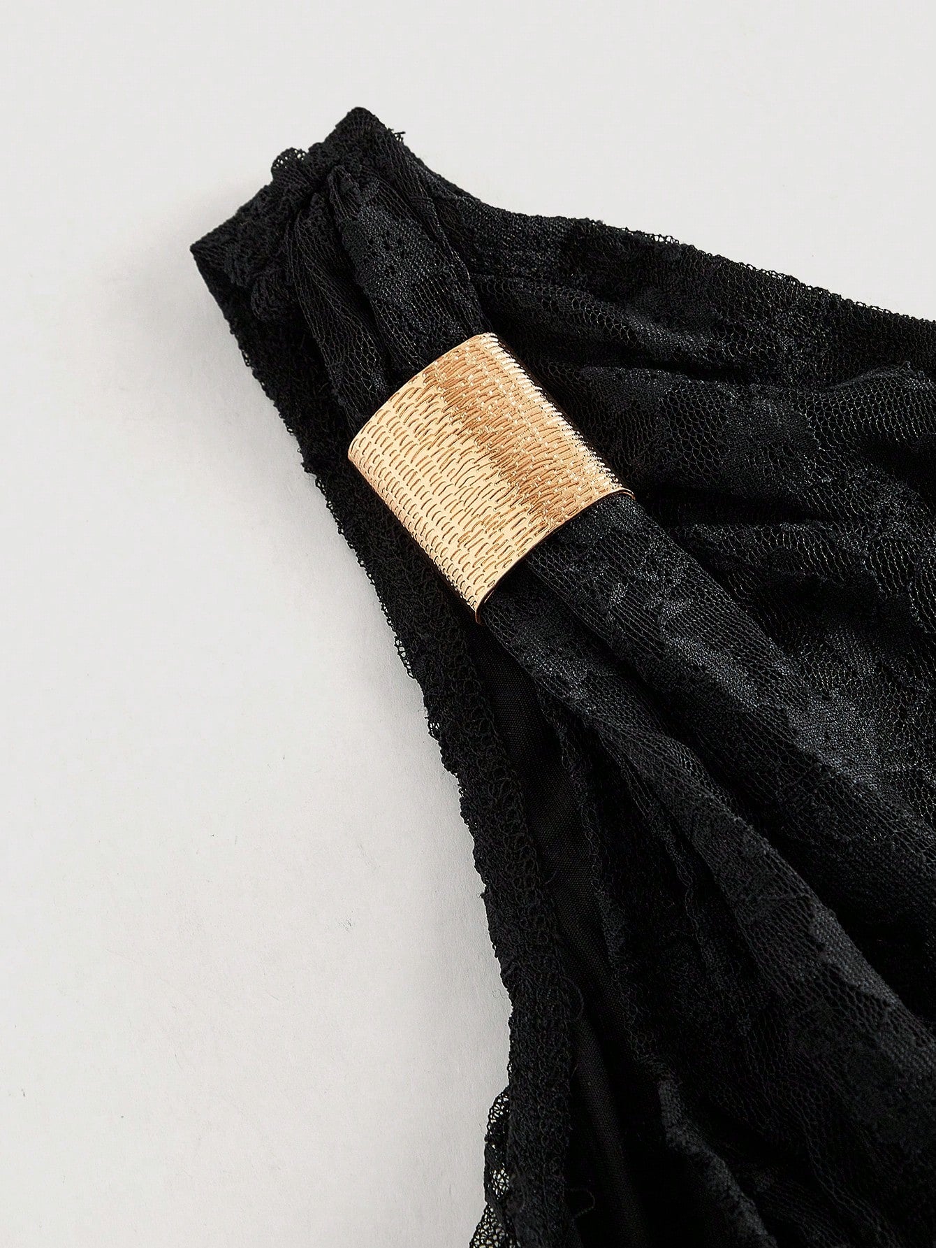 Vestido Midi de Decote Único e Detalhe Drapeado