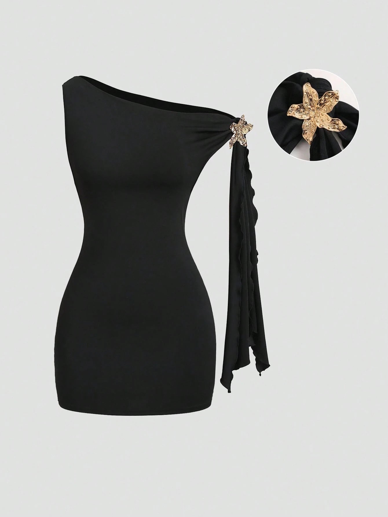 Vestido de Silhueta Marcada com Decote Assimétrico