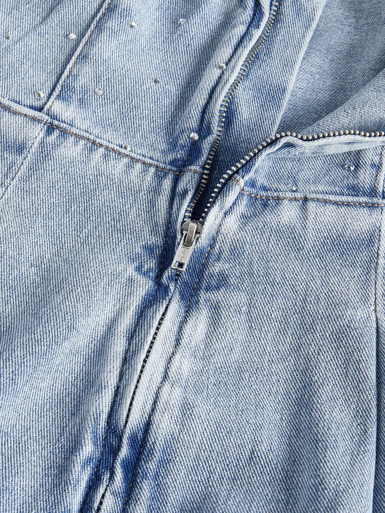 Macacão Jeans com Cinto na Cintura