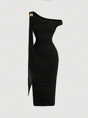 Vestido Midi de Decote Único e Detalhe Drapeado