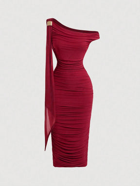 Vestido Midi de Decote Único e Detalhe Drapeado